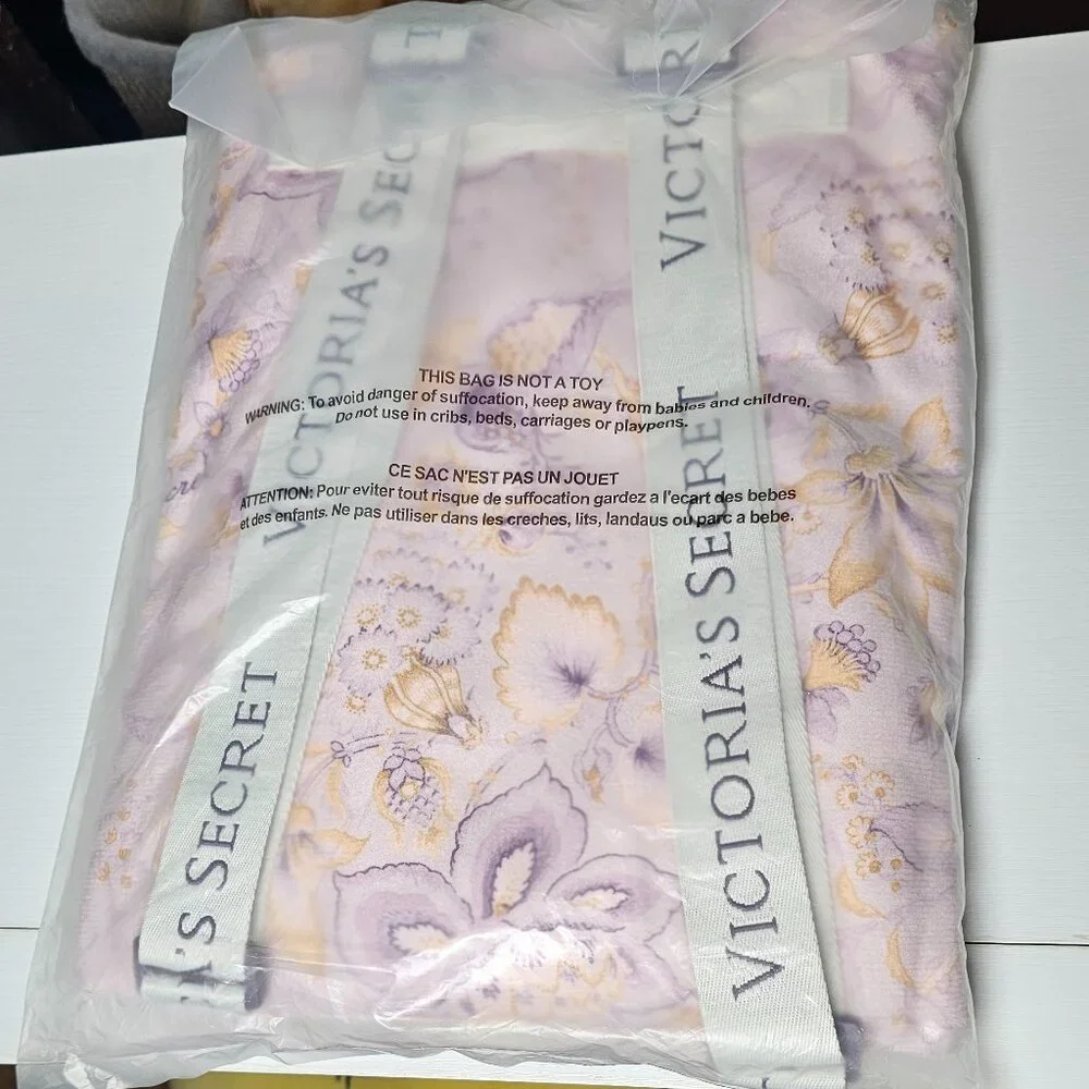 Victoria’s Secret 2 IN 1 TOWEL BACKPACK - Violet Floral - 27046142